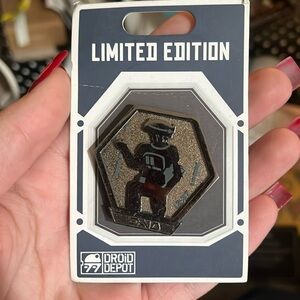 Disney pin L3-37 Star Wars droid